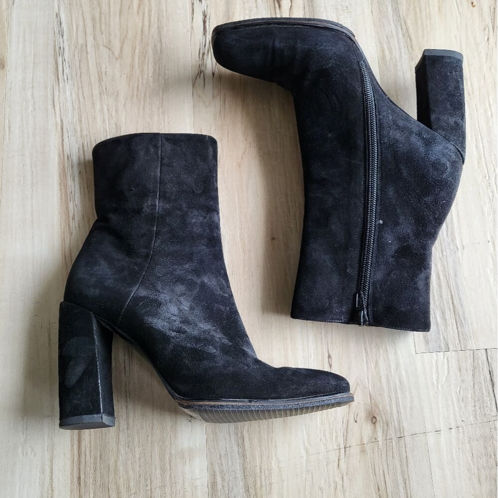 Via Spiga Suede Calf High Block Heel Black Booties Size 7M GUC Square Toe